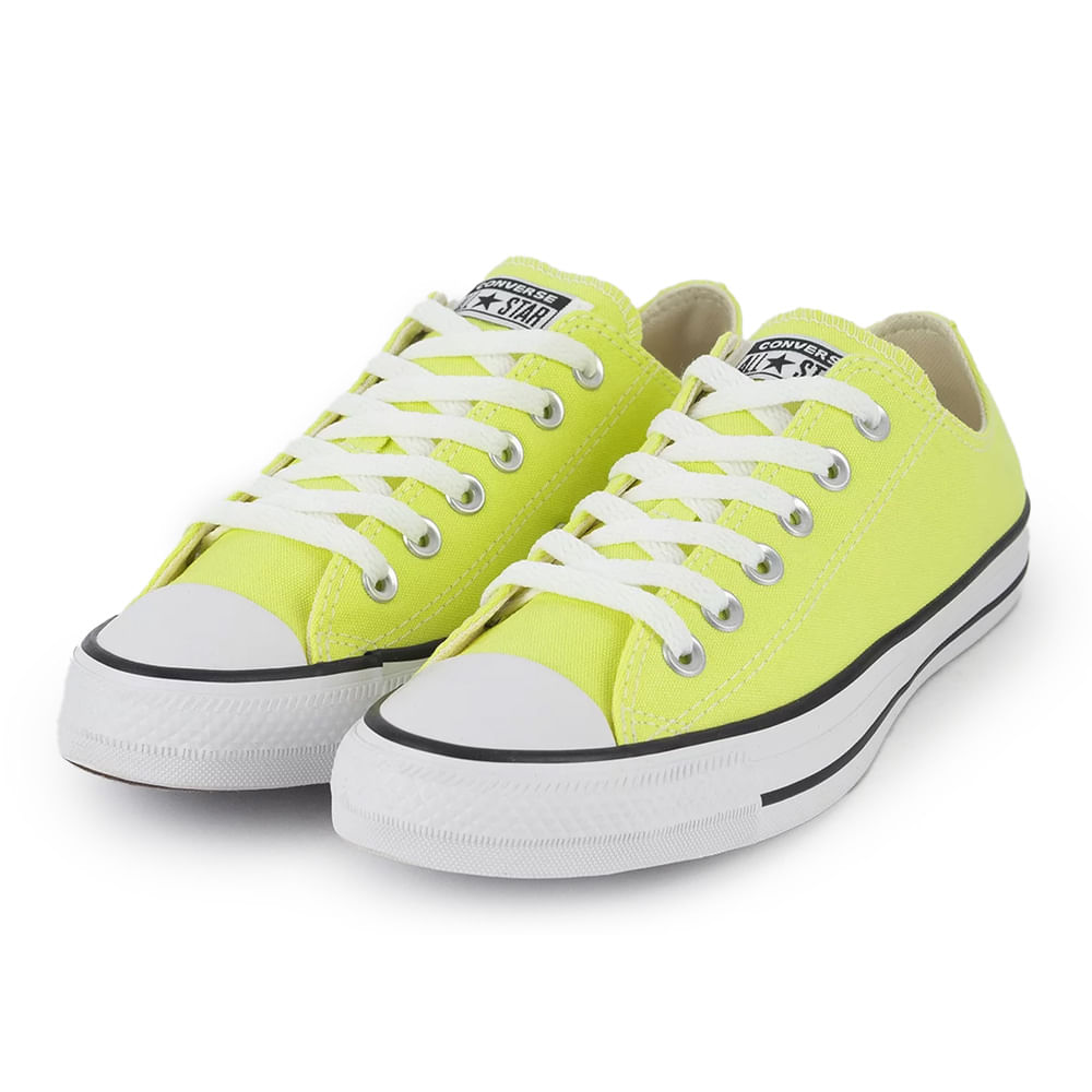 Tênis All Star lima vista 3/4 frontal destacando solado vulcanizado e logotipo na língua
